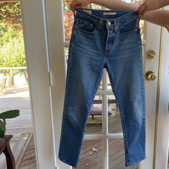 Levi's Wedgie Straight Jean Size 24 - Picture 3 of 3
